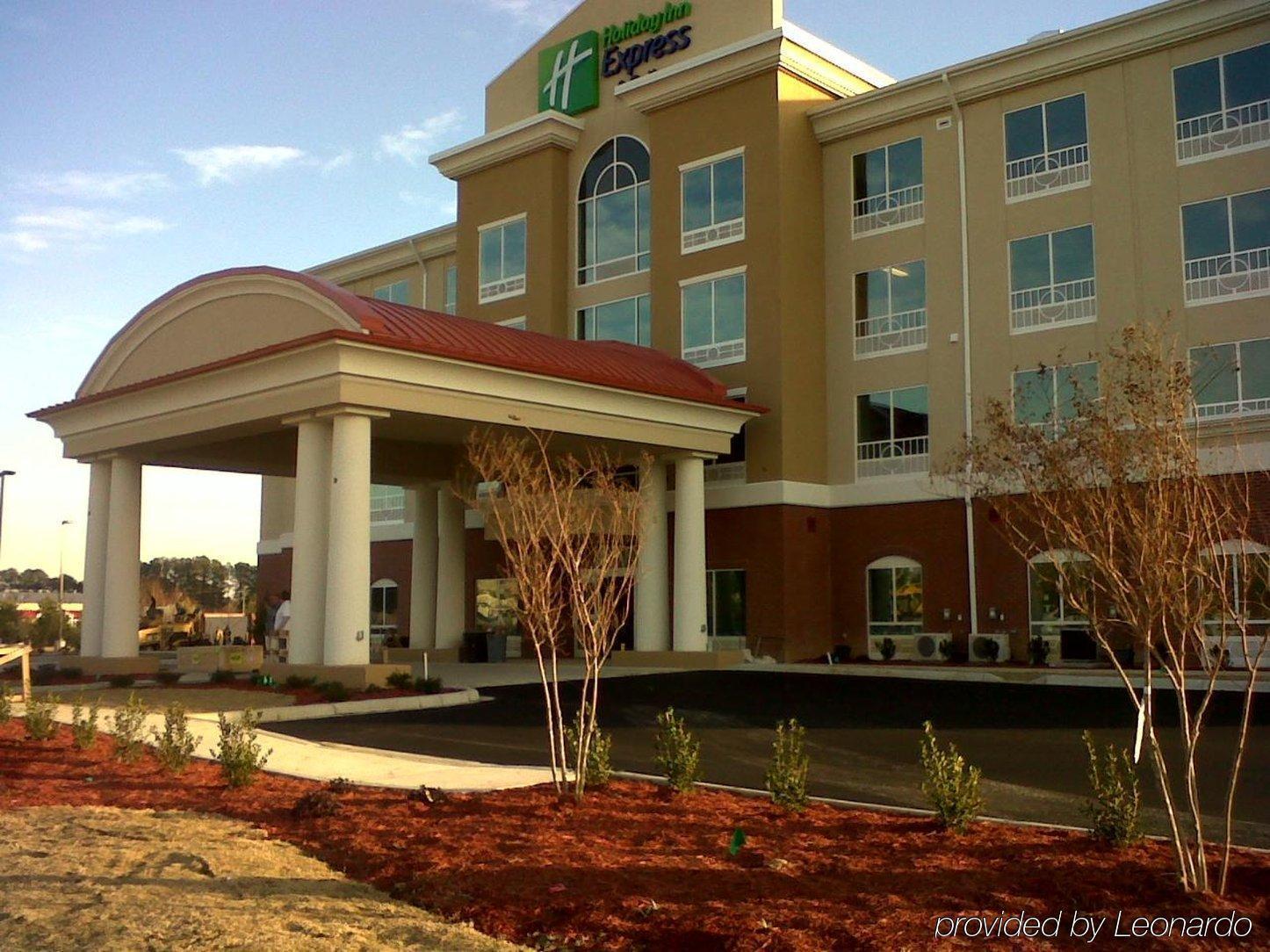 Express & - Smithfield/selma By Ihg Hotel